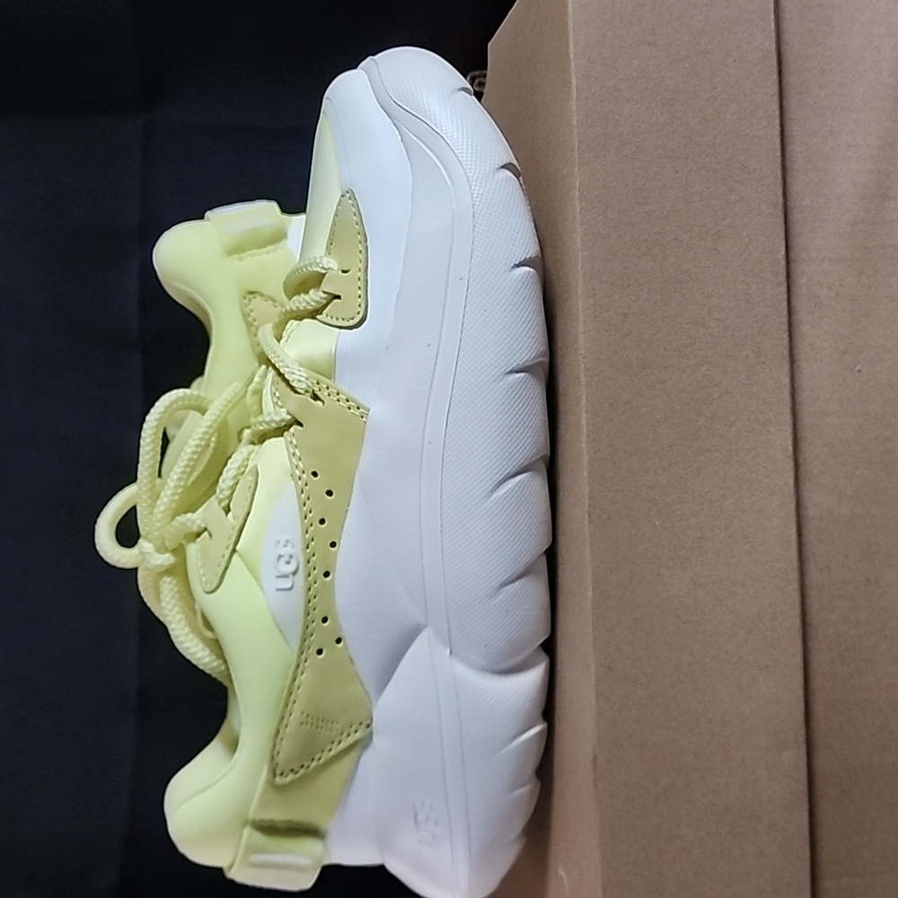 UGG vibrant green and neon yellow Cloud sneakers size 7